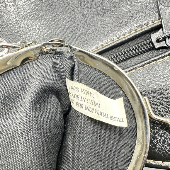 Vintage-Style Black Shoulder Bag with Coin Purse Faux Leather Vinyl | Pre-Owned - Picture 3 of 4